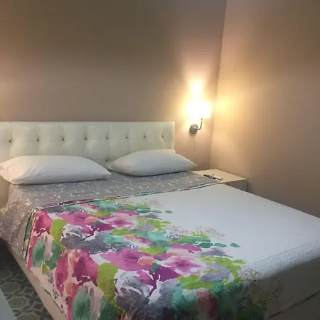 Alojamento de Acomodação e Pequeno-almoço Midtown 4*